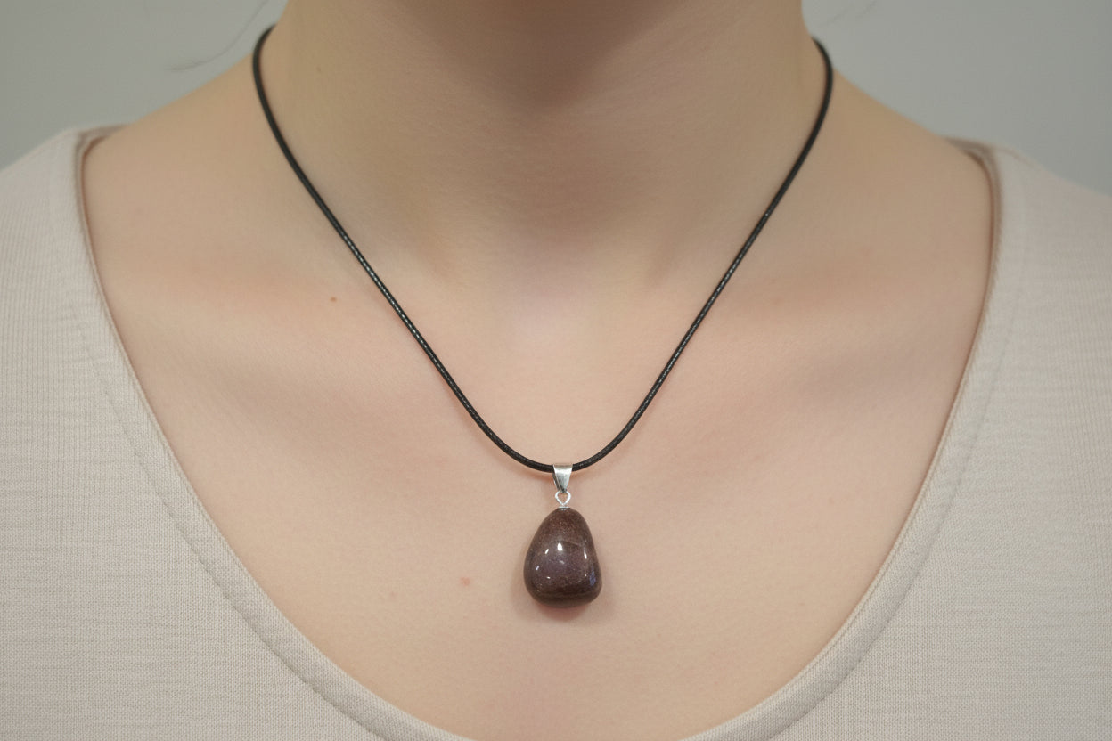 ciondolo granato naturale rosso con gancio in argento e cordoncino regolabile