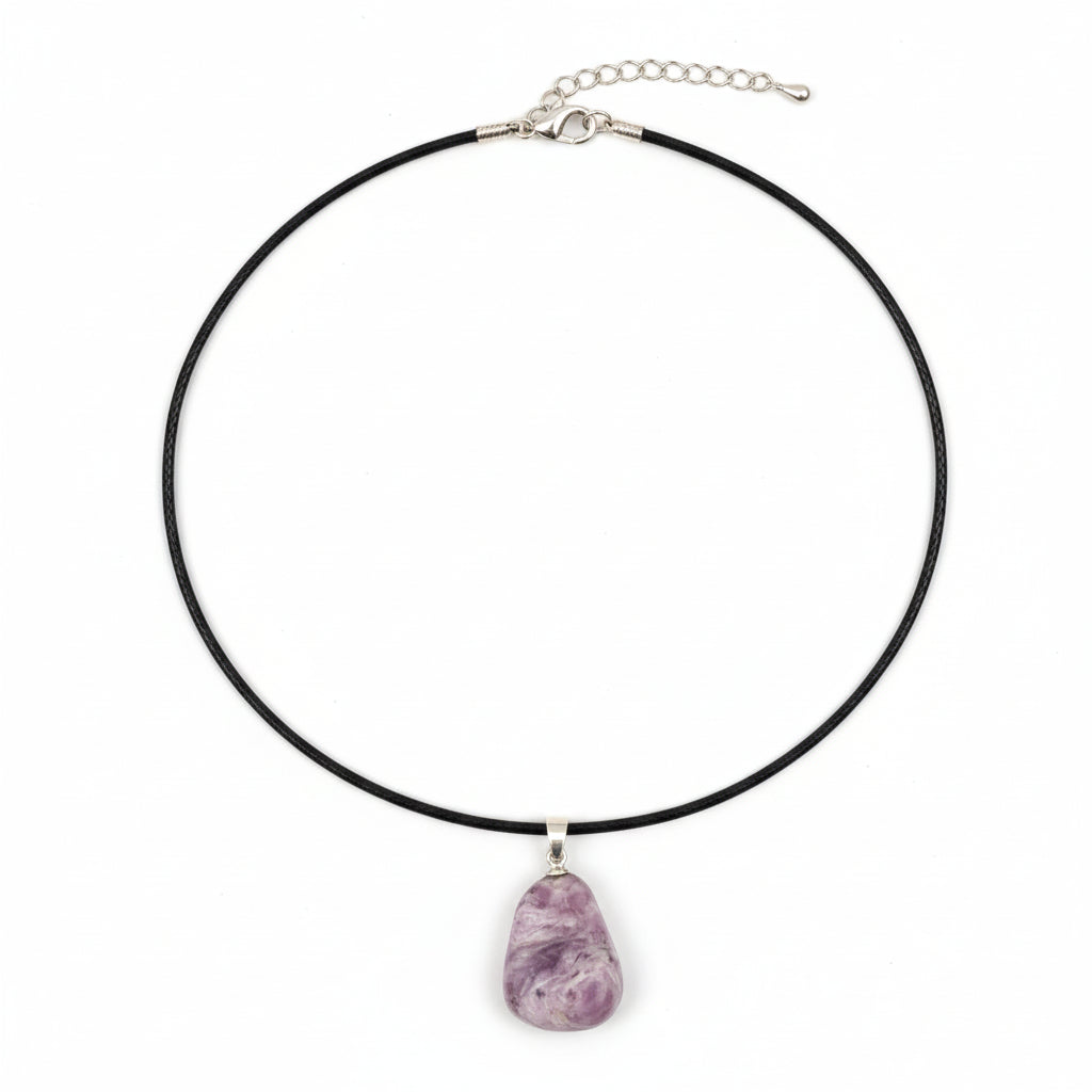 Pendente in Charoite Naturale con Cordoncino Nero – Pietra di Trasformazione e Protezione