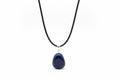 alt="pendente in sodalite naturale blu con cordoncino regolabile"
